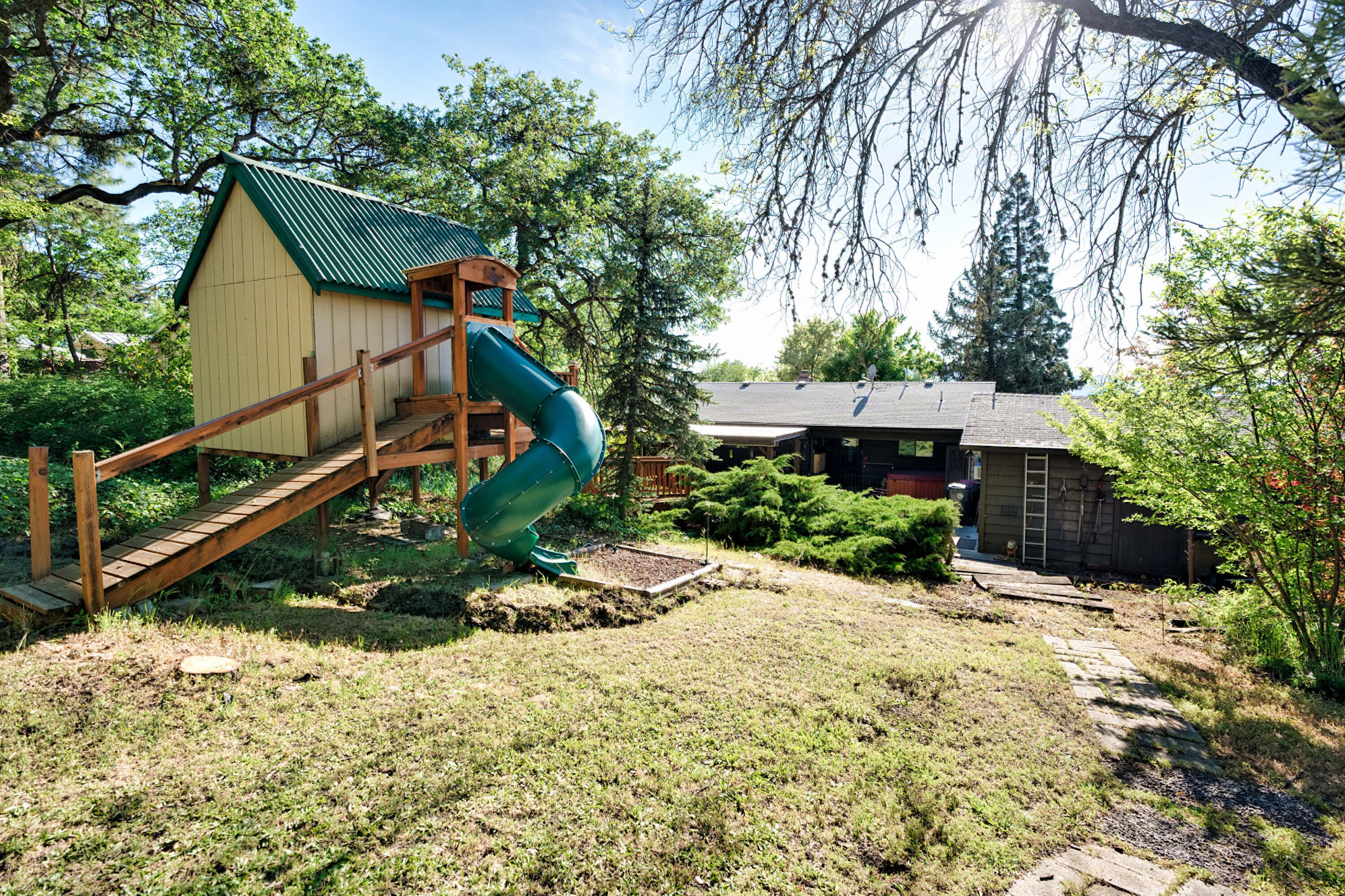 3488 North Foothill Road Medford, OR 97504 - Photo 19 of 47 Backyard 4