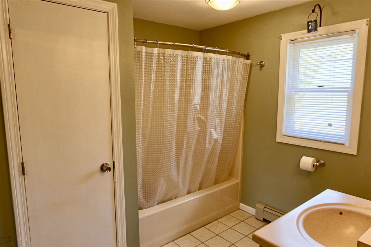 4 Edward Lane Merrimack, NH 03054 - Photo 22 of 40
