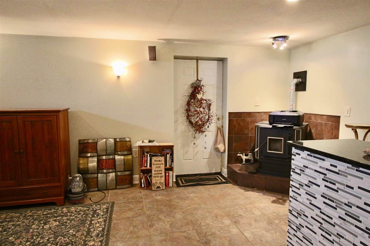 4 Edward Lane Merrimack, NH 03054 - Photo 29 of 40