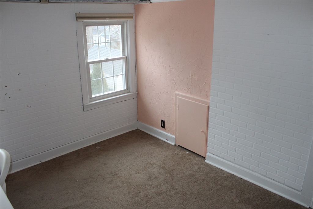 79 Roosevelt Avenue Springfield, MA 01118 - Photo 22 of 26