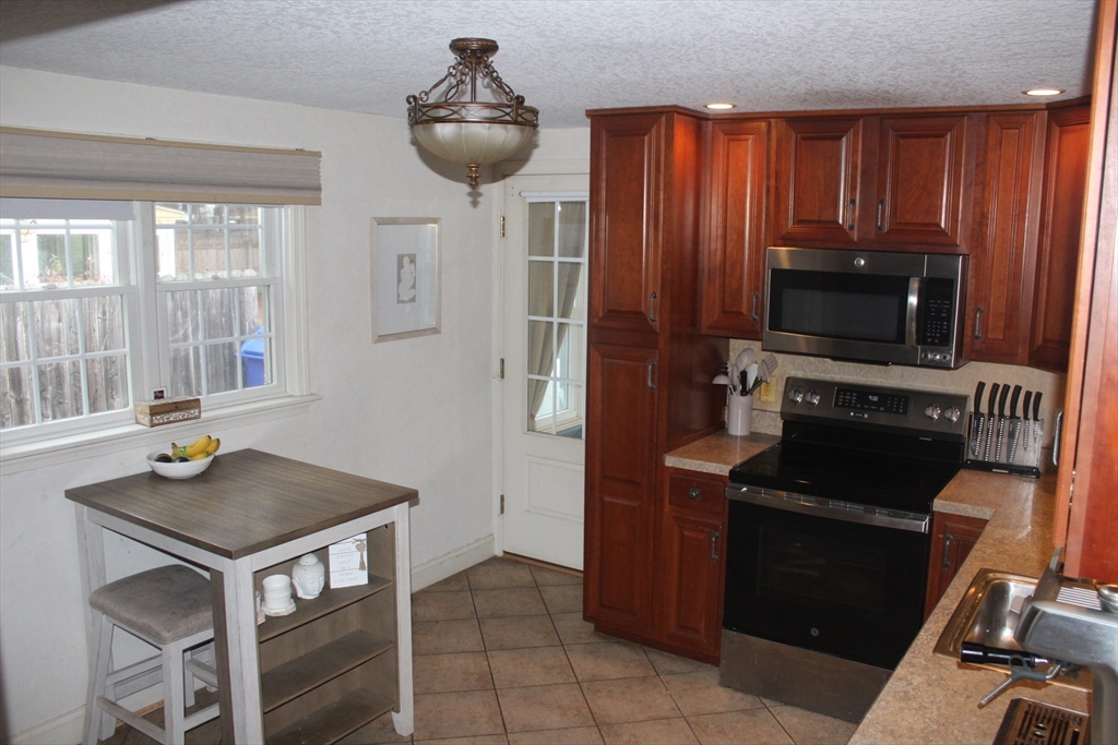 79 Roosevelt Avenue Springfield, MA 01118 - Photo 7 of 26