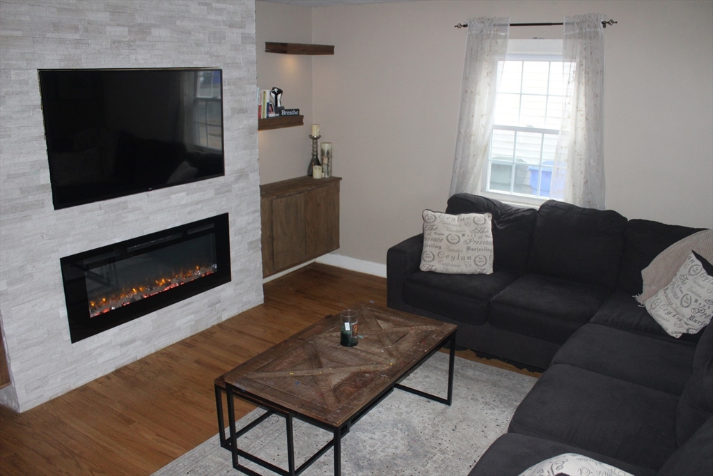 79 Roosevelt Avenue Springfield, MA 01118 - Photo 10 of 26