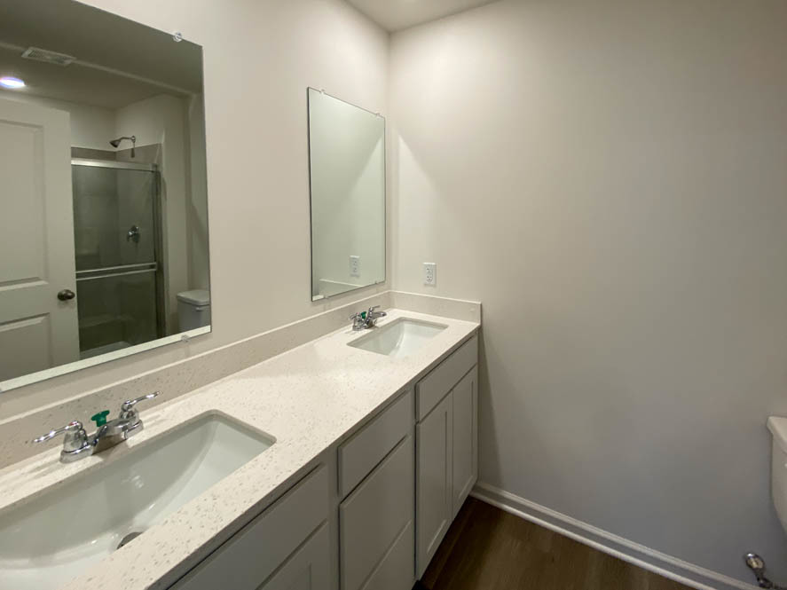 577 Yosemite Way Mundelein, IL 60060 - Photo 13 of 42 a bathroom with a sink and a mirror