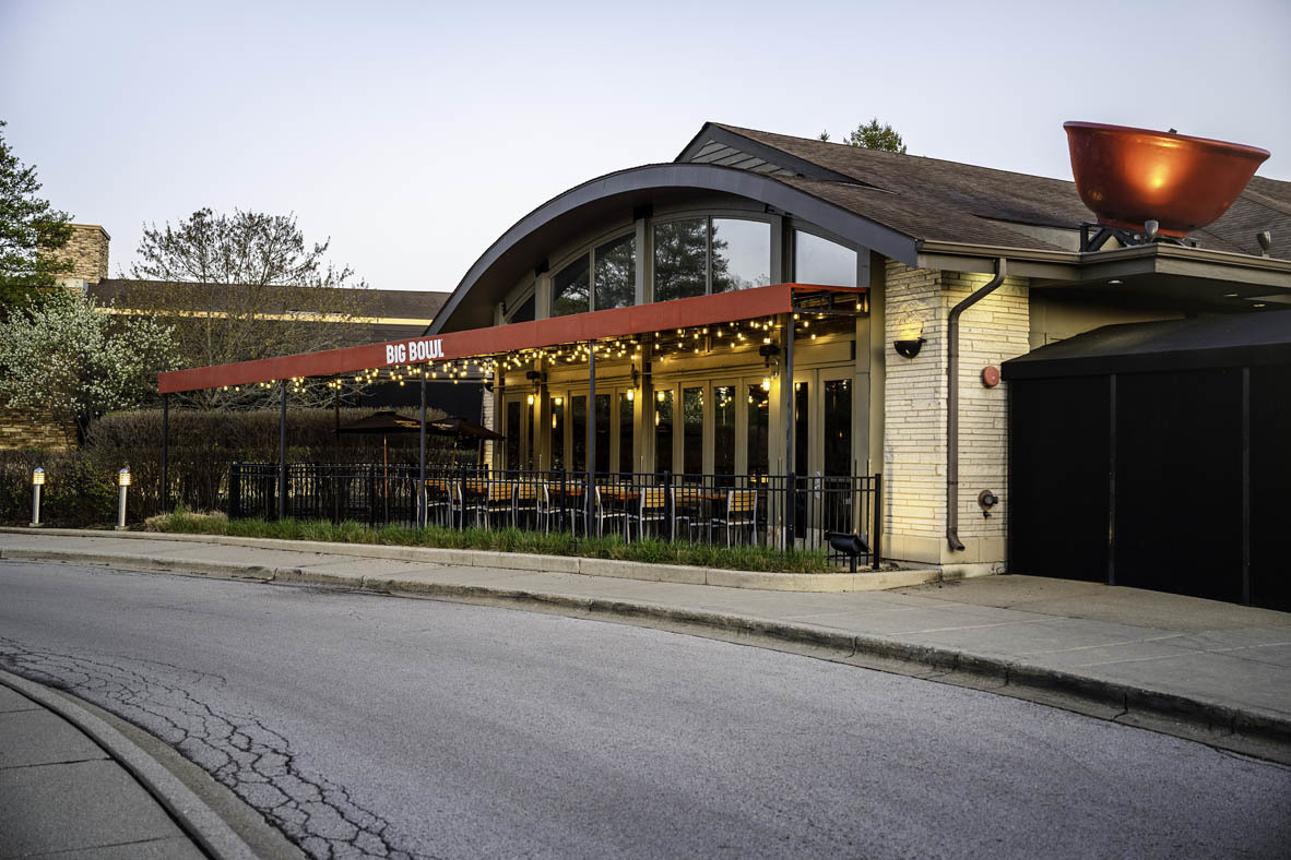 577 Yosemite Way Mundelein, IL 60060 - Photo 23 of 42 a view of a car park in front of a building
