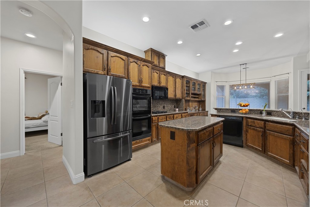 9905 Lightner Way Bakersfield, CA 93311 - Photo 25 of 33