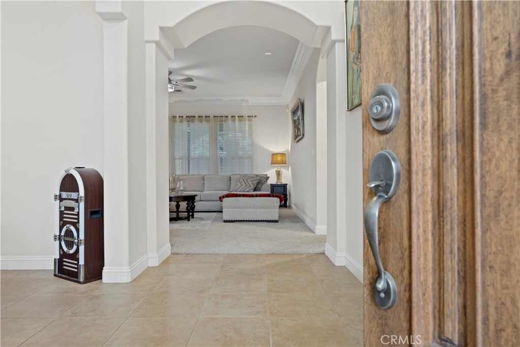 9905 Lightner Way Bakersfield, CA 93311 - Photo 4 of 33