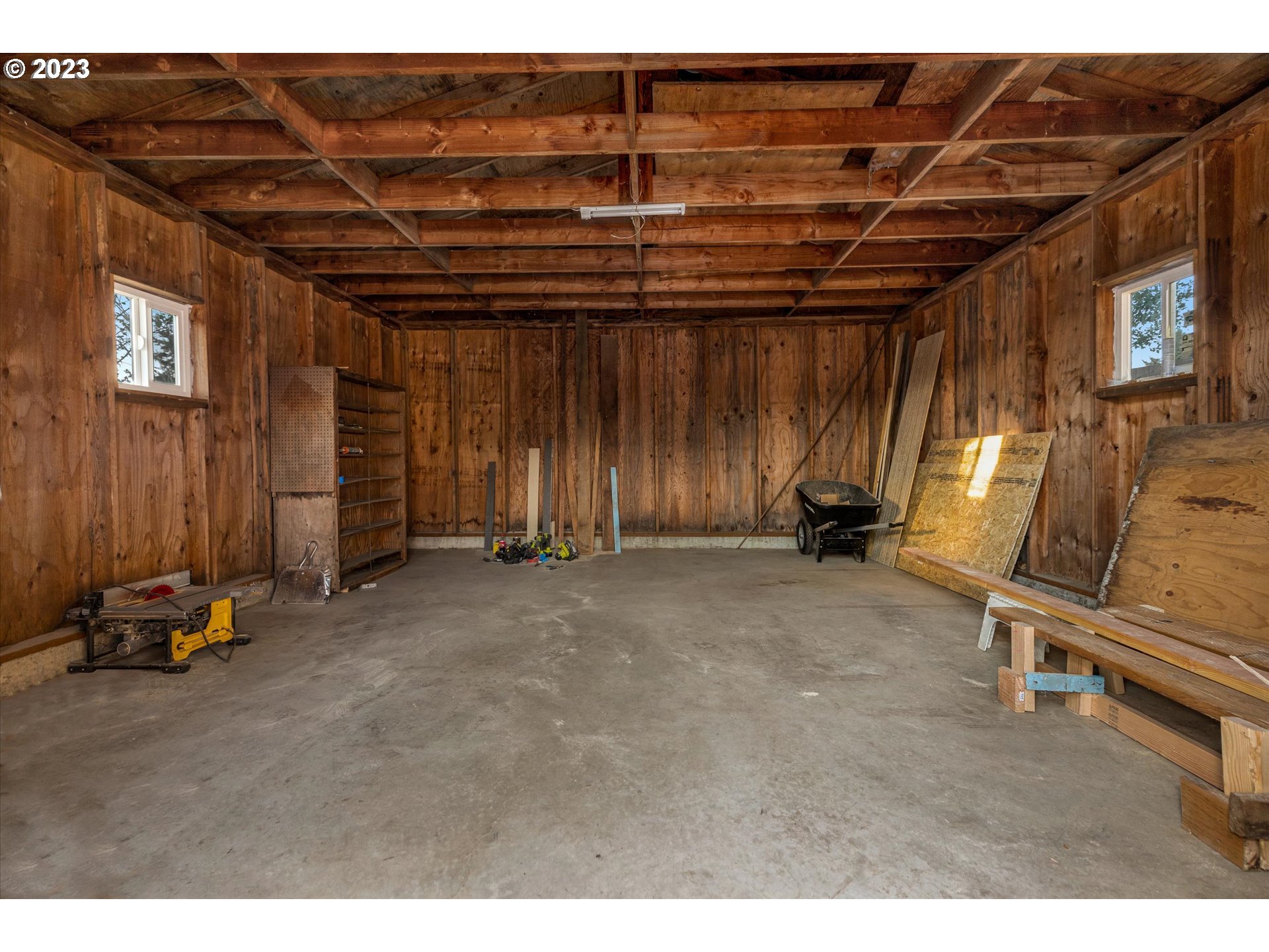 16331 Southeast Salmon Street Portland, OR 97233 - Photo 39 of 40 a view of a room with gym equipment
