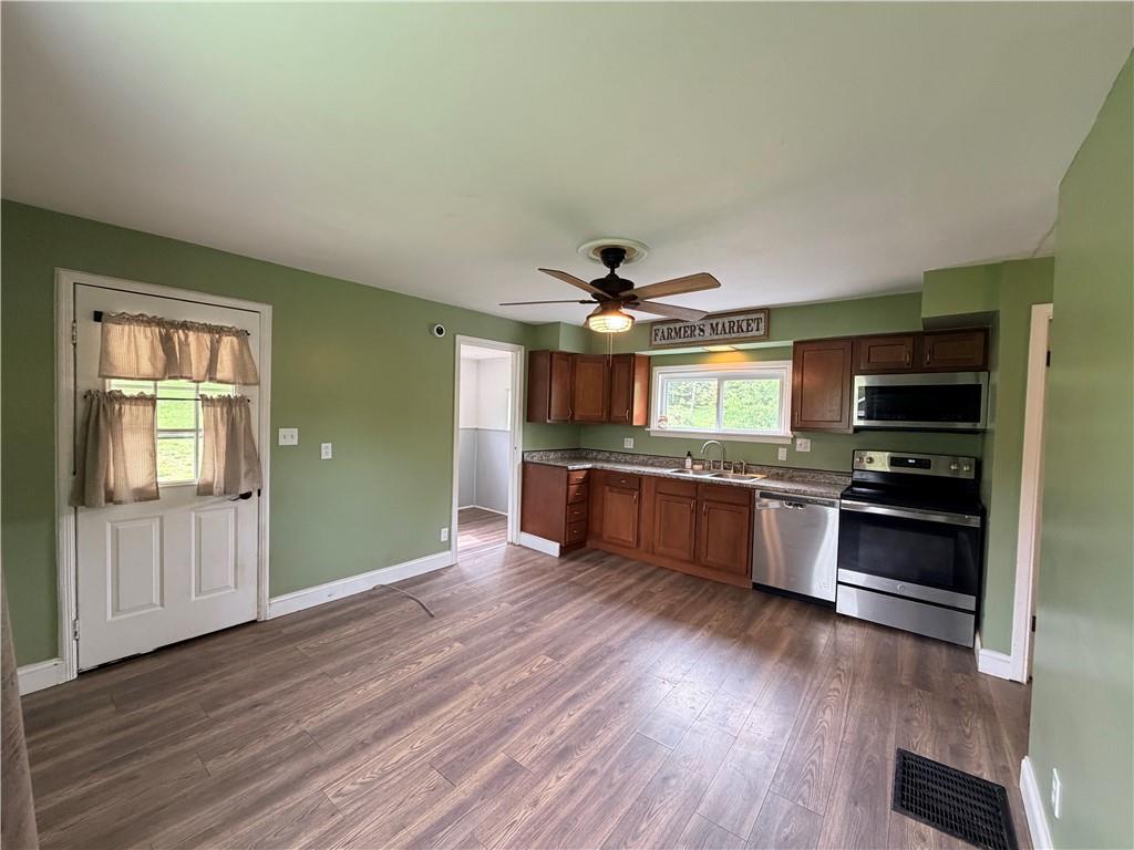 33 Hubbard Road Burgettstown, PA 15021 - Photo 4 of 38
