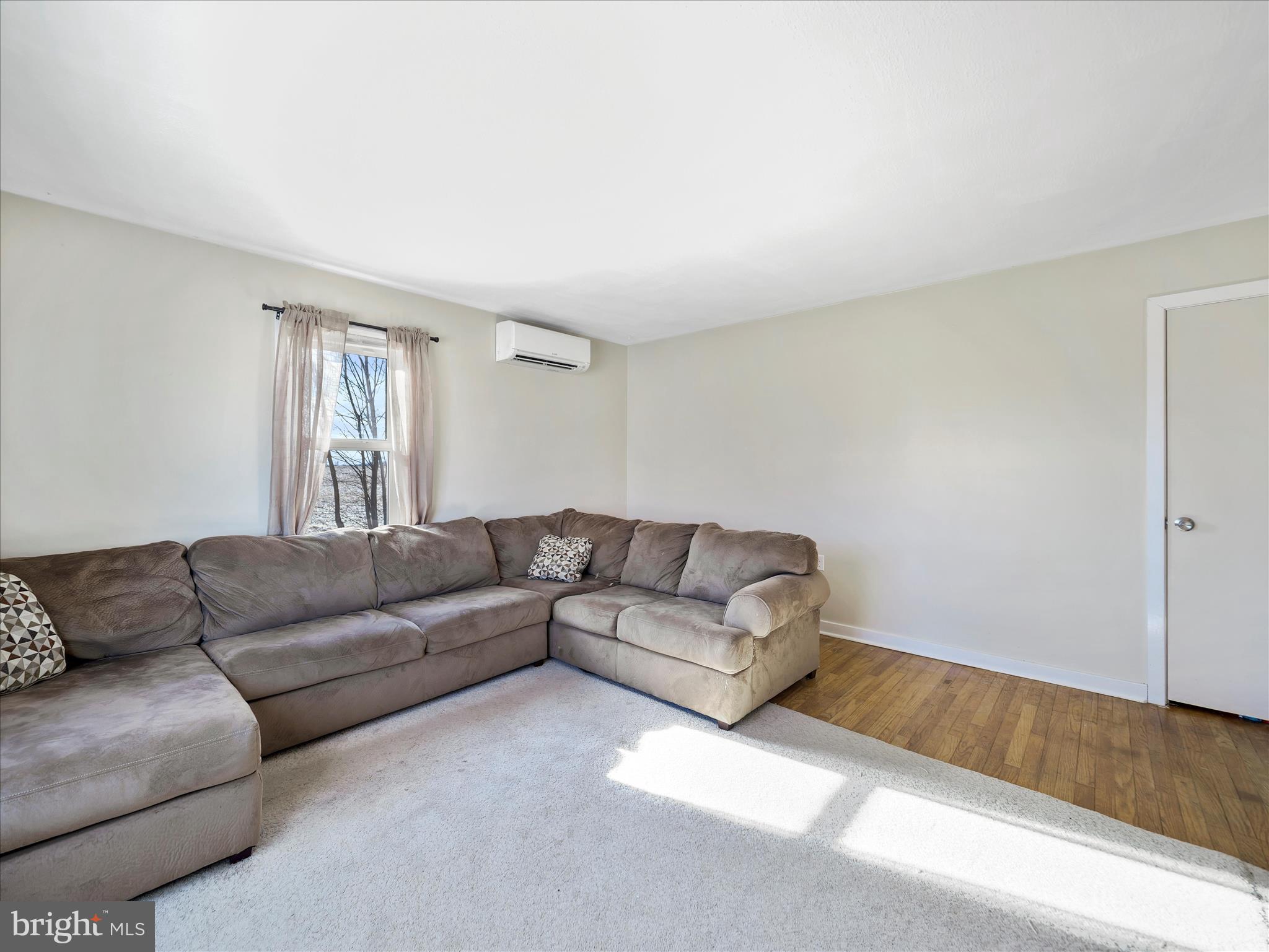 5871 Olde Scotland Road Shippensburg, PA 17257 - Photo 7 of 31 Living Room