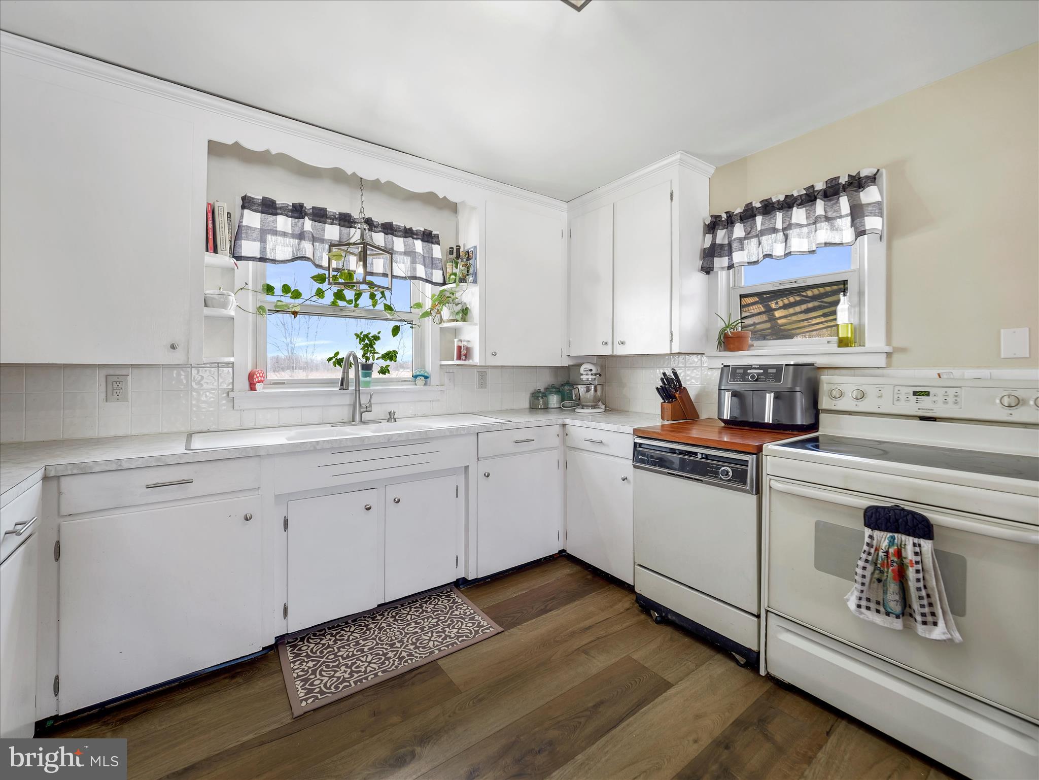 5871 Olde Scotland Road Shippensburg, PA 17257 - Photo 10 of 31 Kitchen