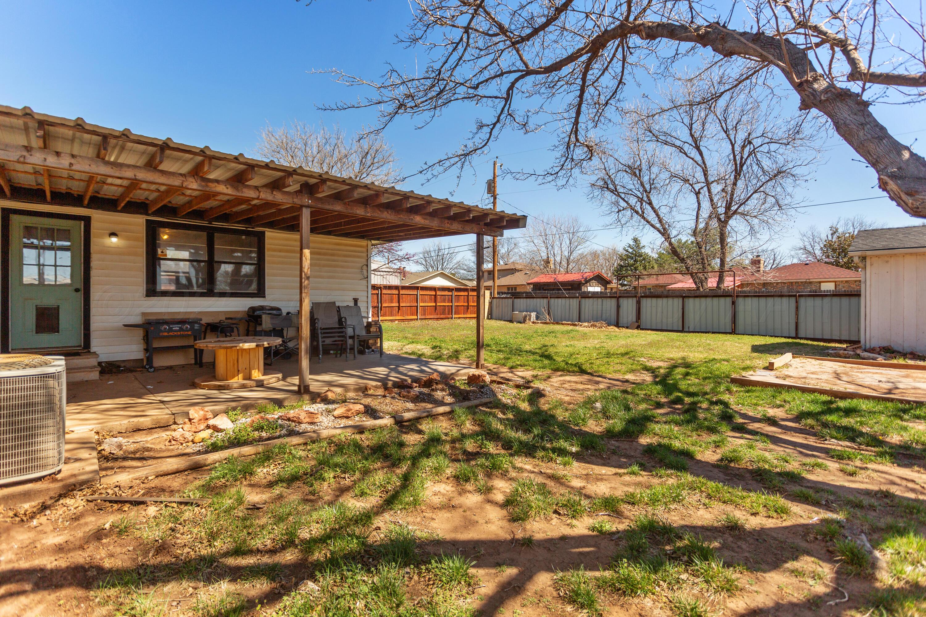 920 South Madden Street Shamrock, TX 79079 - Photo 34 of 39 a view of a house with a patio