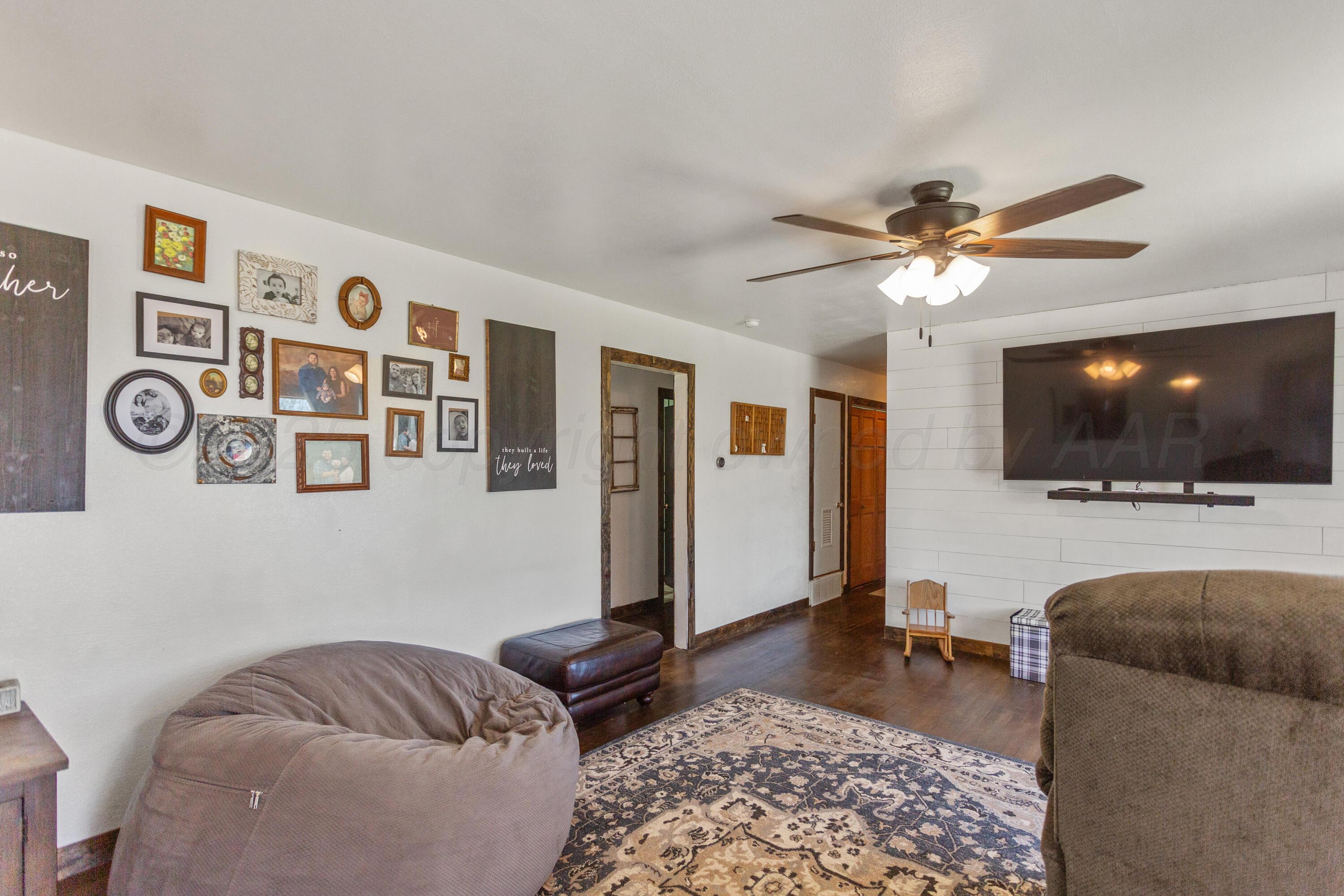 920 South Madden Street Shamrock, TX 79079 - Photo 4 of 39 a living room with furniture and a flat screen tv