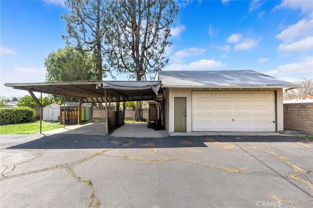 a view of a house with a yard and garage