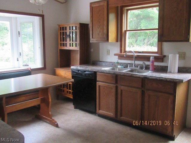 1138 Carson Road Ashtabula, OH 44004 - Photo 5 of 11 dining area with bay window