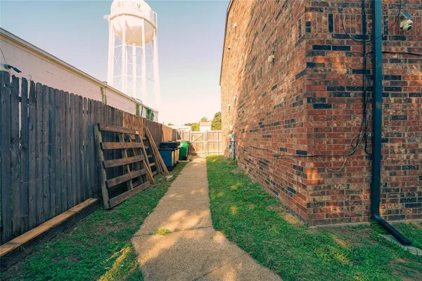 a view of a pathway with a backyard