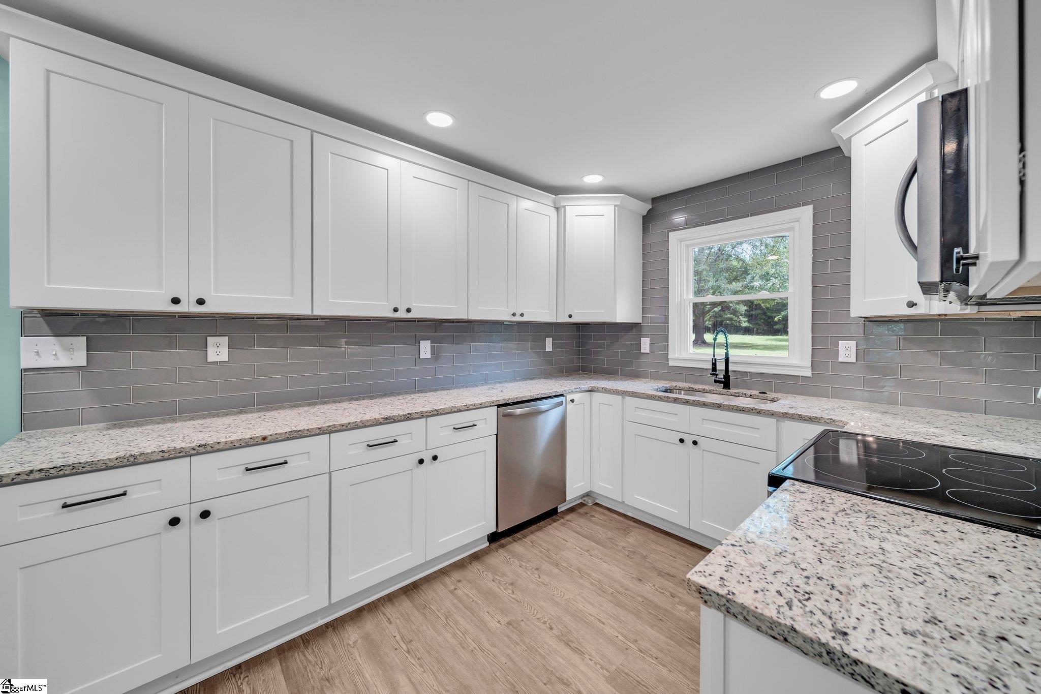 1534 Georgia Road Gray Court, SC 29645 - Photo 8 of 25