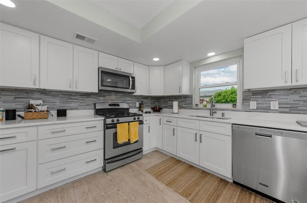 1525 Ruth Road Dunedin, FL 34698 - Photo 13 of 40