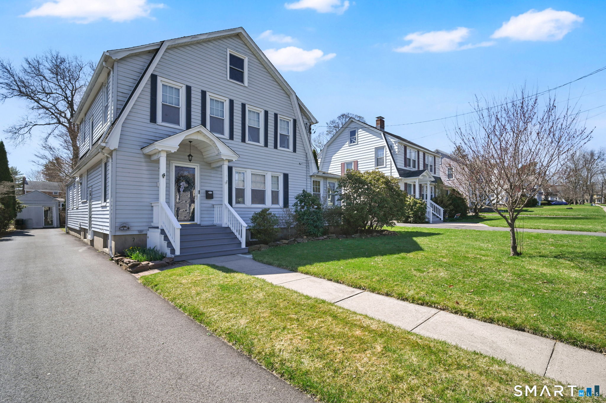 31 Somerset Street Wethersfield, CT 06109 - Photo 15 of 18 a front view of a house with a yard