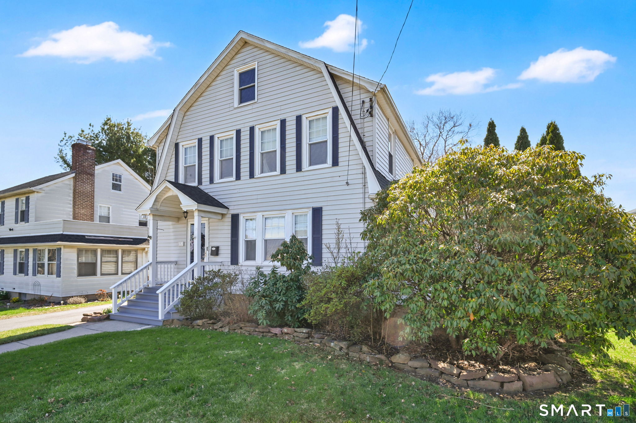 31 Somerset Street Wethersfield, CT 06109 - Photo 16 of 18 a front view of a house with a garden