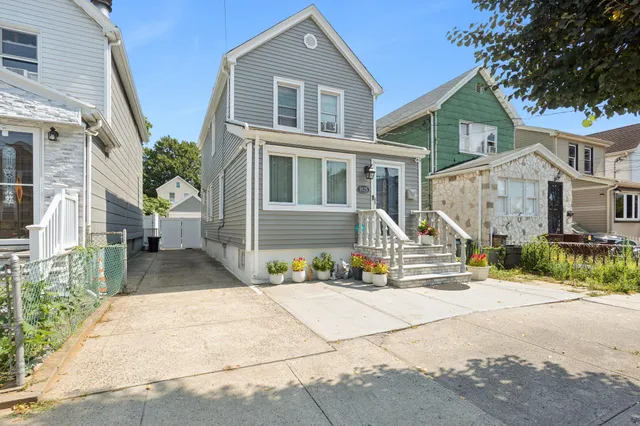 $800,000 | 91-25 Gold Road | Ozone Park