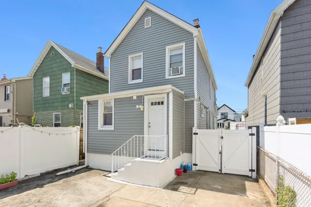 $800,000 | 91-25 Gold Road | Ozone Park