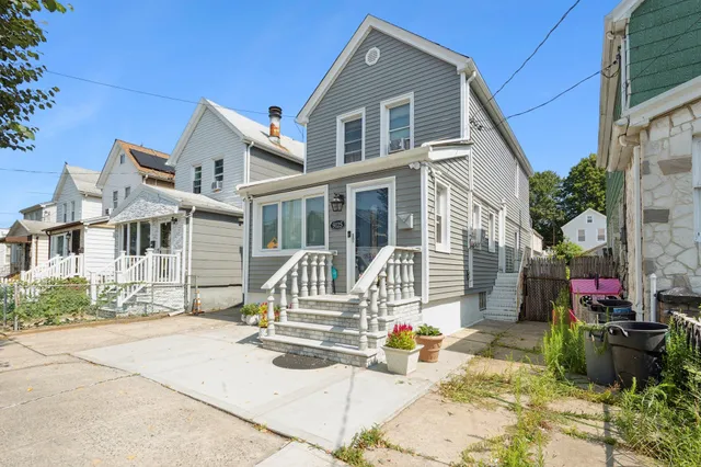 $800,000 | 91-25 Gold Road | Ozone Park
