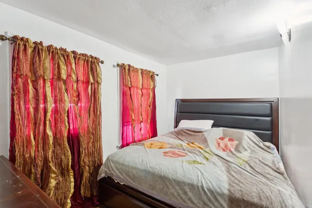 $800,000 | 91-25 Gold Road | Ozone Park