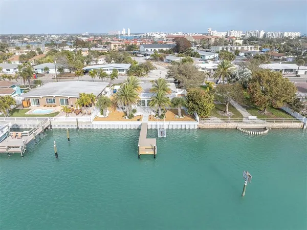 a picture of city view with lake view