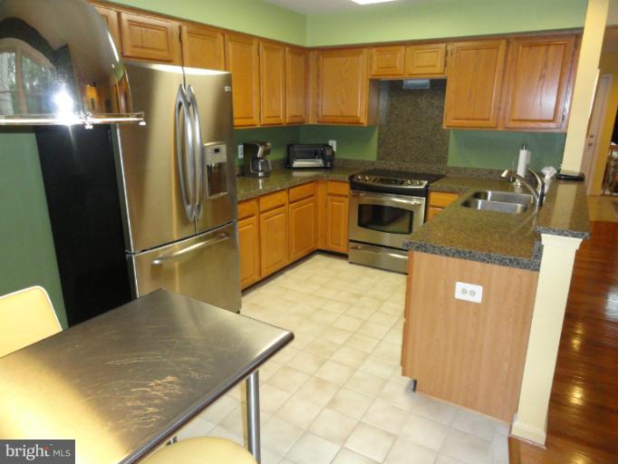 162 Spring Pl Way Annapolis, MD 21401 - Photo 14 of 30 Kitchen