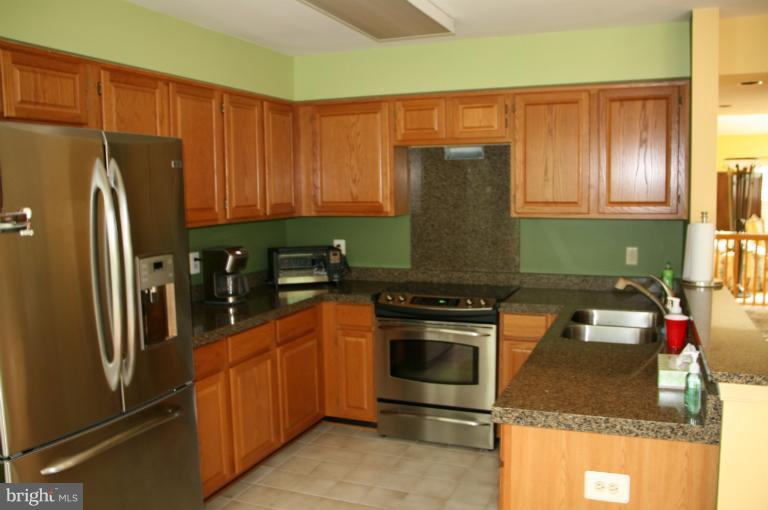 162 Spring Pl Way Annapolis, MD 21401 - Photo 3 of 30 Beautiful cabinets and counters