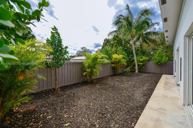a view of a house with a backyard