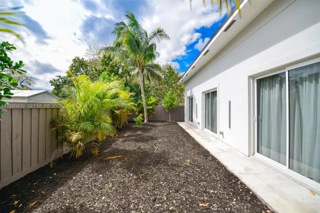a view of a house with backyard and garden