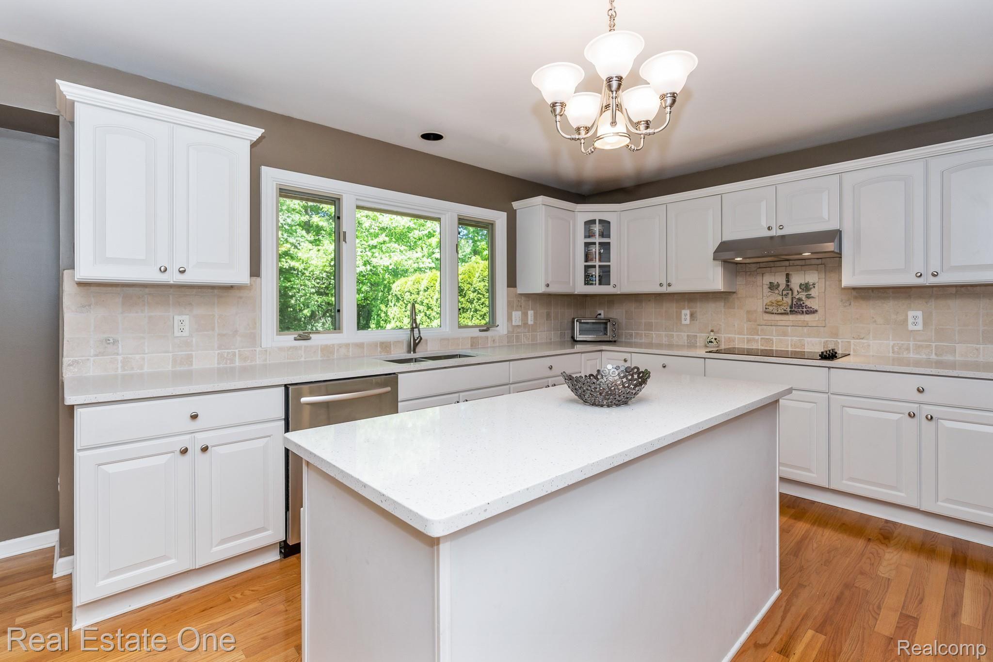 1887 Cloverdale Drive Rochester, MI 48307 - Photo 16 of 39 Cloverdale MLS-W019.jpg