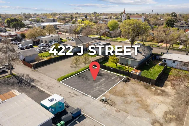 an aerial view of a tennis ground