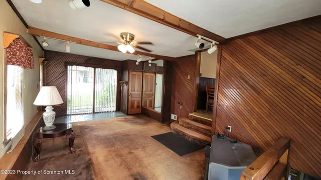 a view of a livingroom with furniture and a ceiling fan
