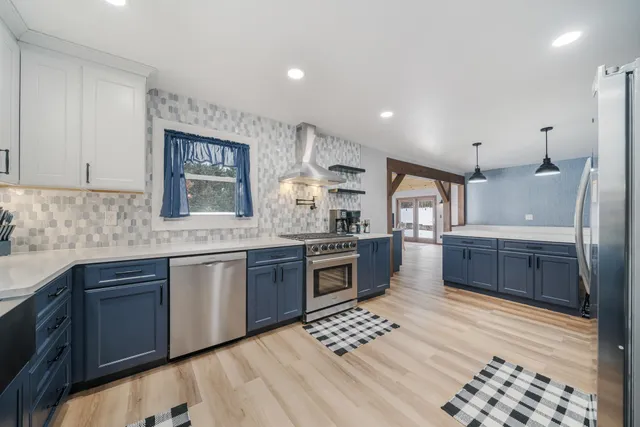 $450,000 | 9866 State Highway, Waupaca, WI 54981