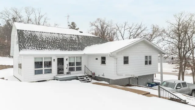 $450,000 | 9866 State Highway, Waupaca, WI 54981