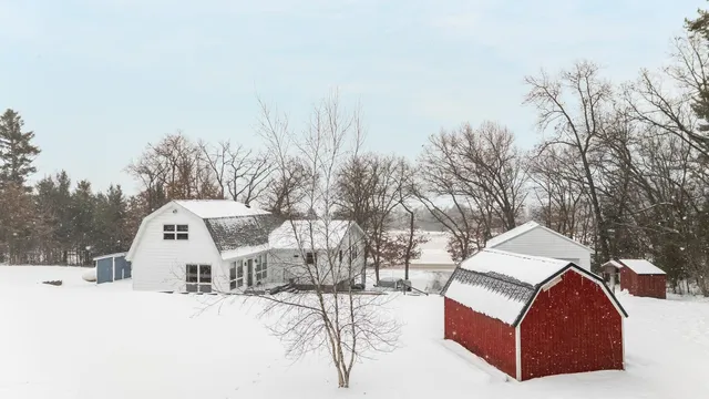 $450,000 | 9866 State Highway, Waupaca, WI 54981