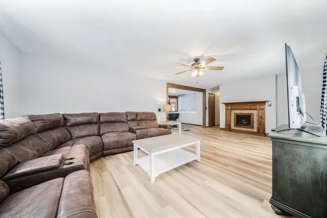 $450,000 | 9866 State Highway, Waupaca, WI 54981