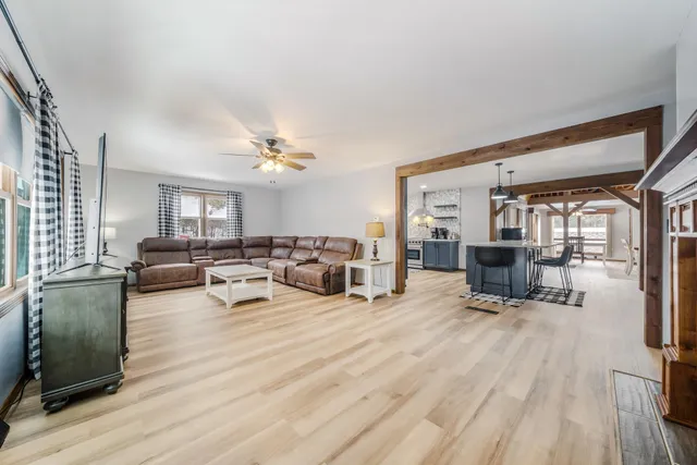 $450,000 | 9866 State Highway, Waupaca, WI 54981