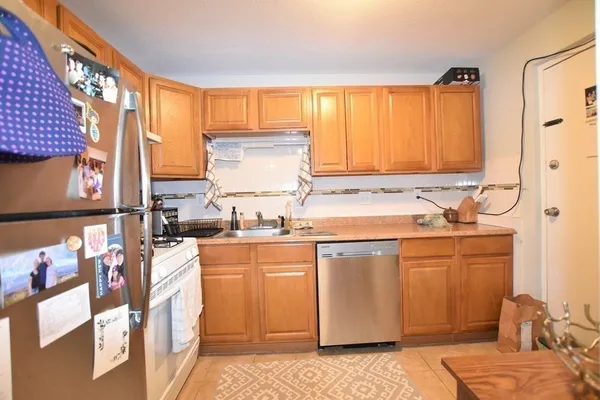 $3,100 | 33 Cogswell Avenue, Unit 8, Cambridge, MA 02140