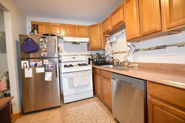 $3,100 | 33 Cogswell Avenue, Unit 8, Cambridge, MA 02140