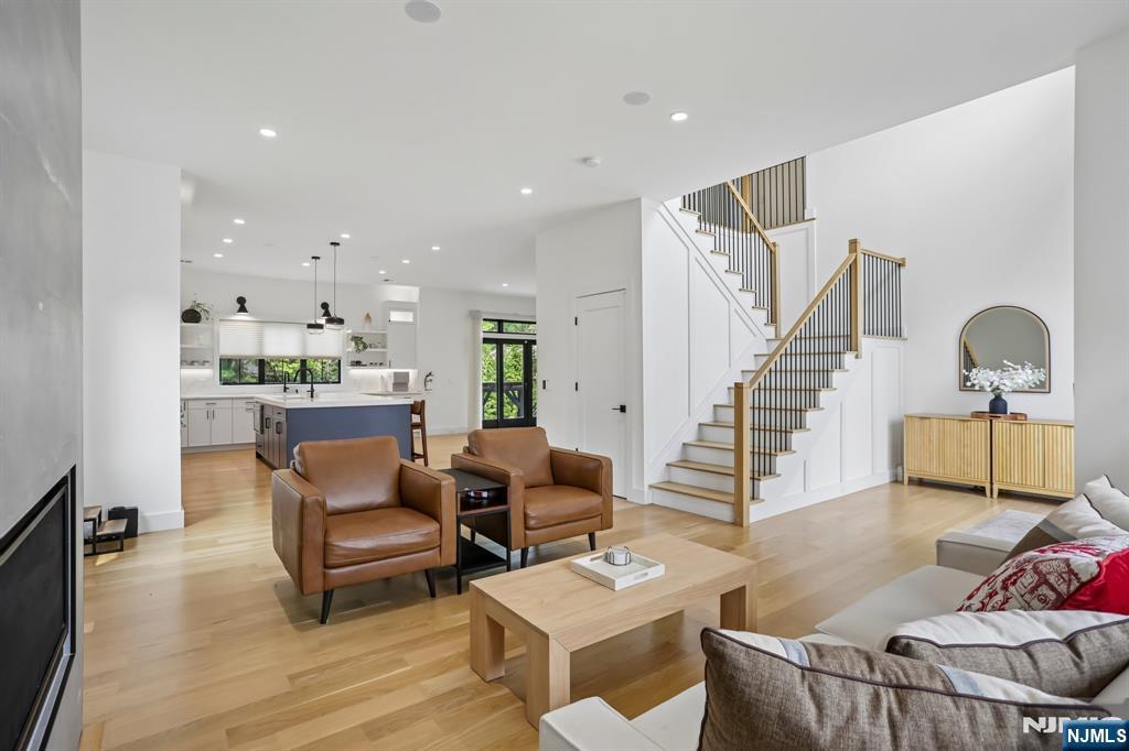 7 New Street Cresskill, NJ 07626 - Photo 4 of 48