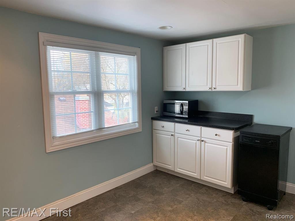 2239 Ridgemont Road Grosse Pointe, MI 48236 - Photo 12 of 19