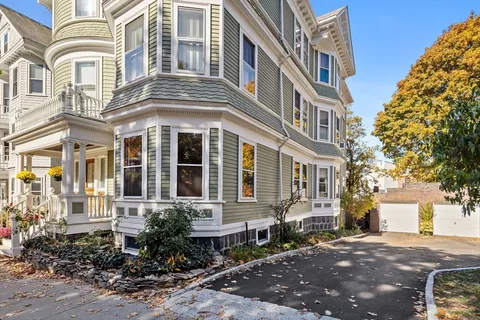 $1,165,000 | 255 Walnut Street, Unit B, Brookline, MA 02445