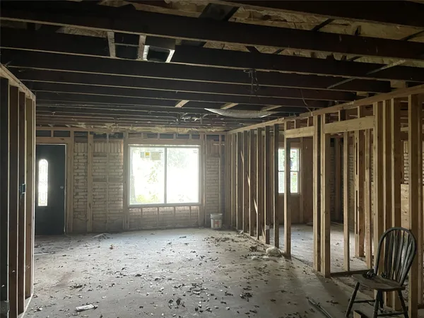 $75,000 | 462 Ave B, Markham, TX 77414