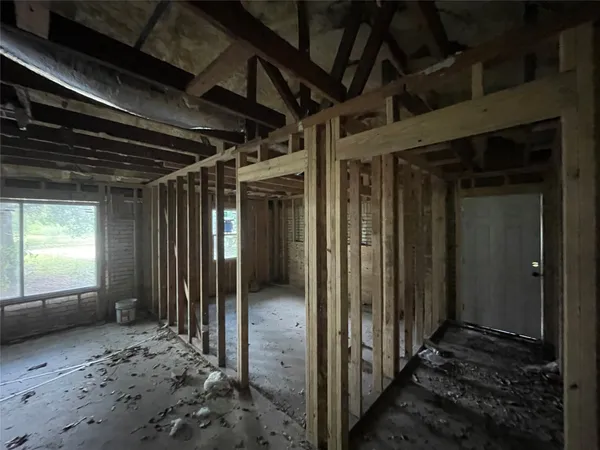 $75,000 | 462 Ave B, Markham, TX 77414