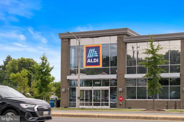 $289,990 | 1 Canterbury Square, Unit 101, Alexandria, VA 22304