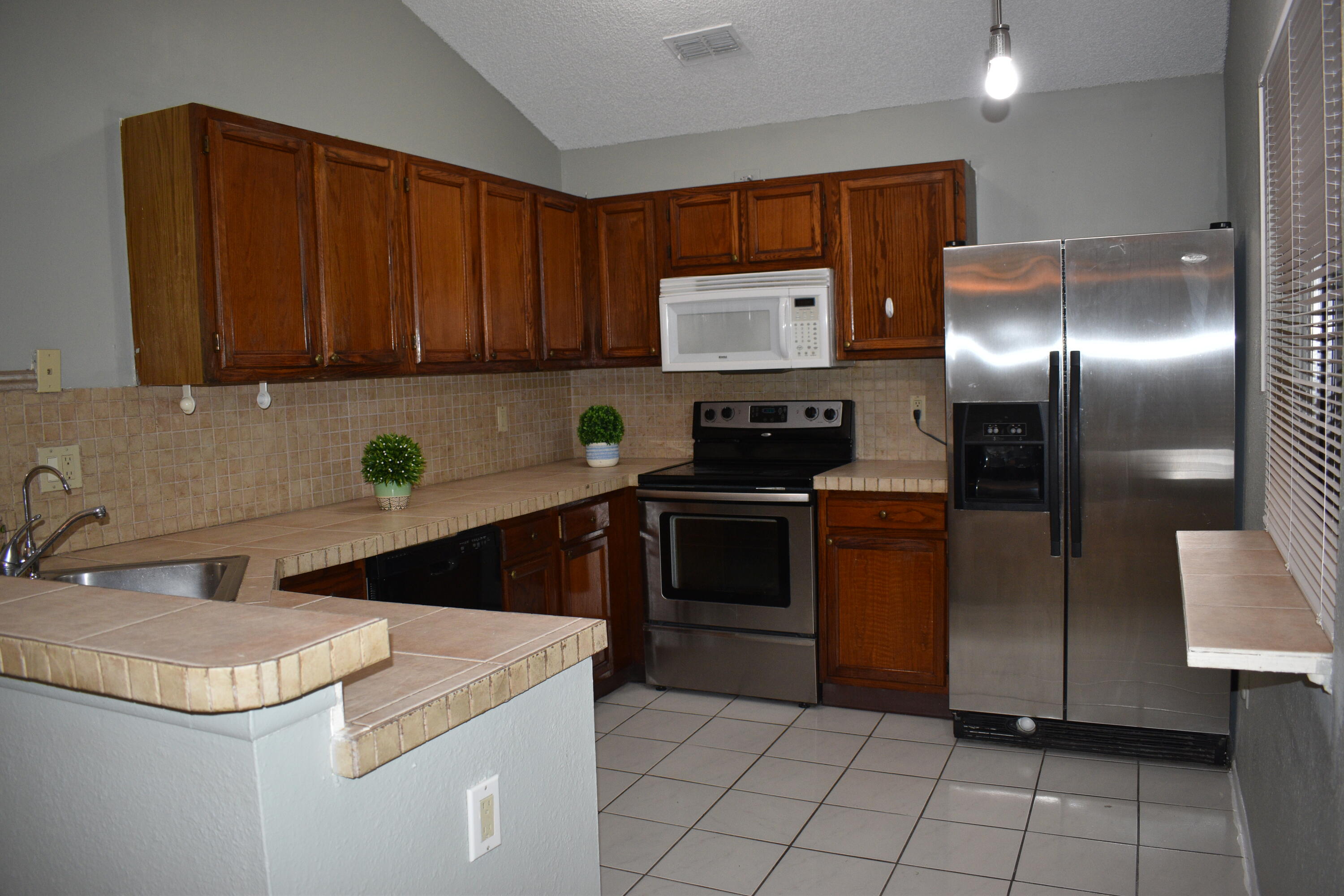 23188 Bentley Place Boca Raton, FL 33433 - Photo 9 of 20 kitchen