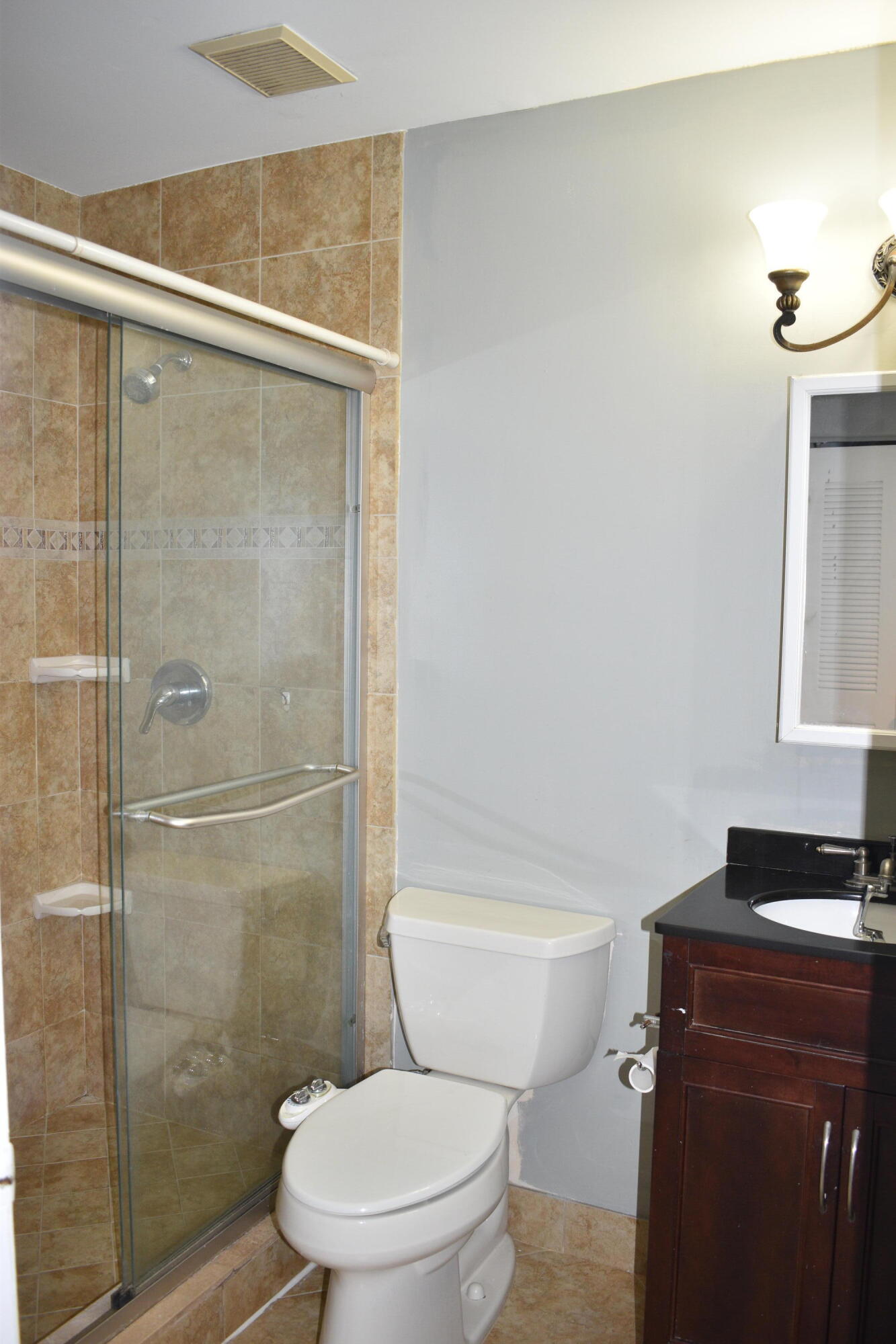 23188 Bentley Place Boca Raton, FL 33433 - Photo 10 of 20 2nd bathroom
